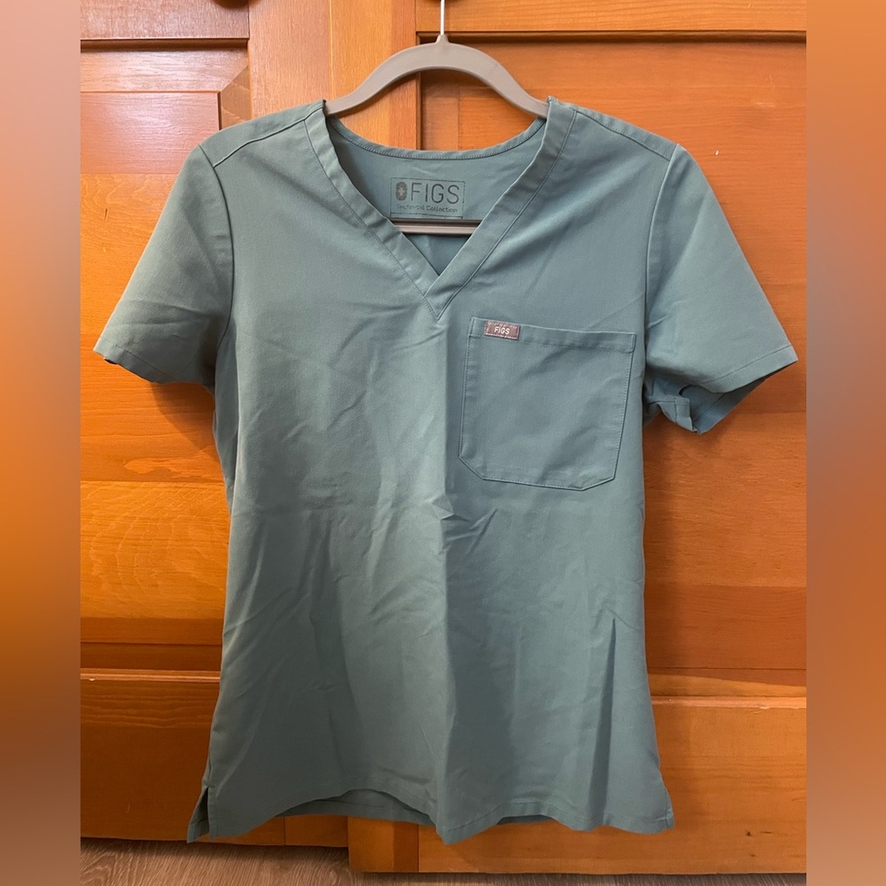 FIGS Catarina 1 pocket scrub top in hydrogreen